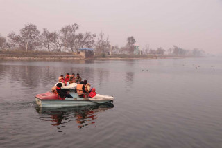 सिमसारमाथि मानवीय अतिक्रमण, संकटमा जैविक विविधता