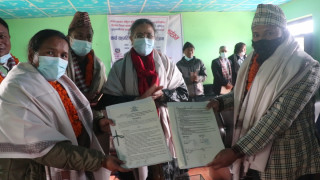 इच्छाकामना गाउँपालिका ७ का भूमिहिनहरुलाई लालपुर्जा वितरण