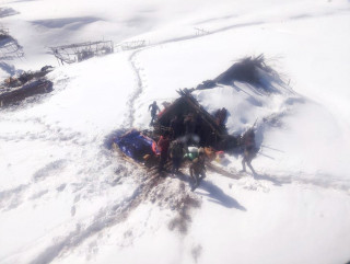 हिउँमा फसेका ३४ जनालाई राहत दिएर फर्कियो हेलिकोप्टर