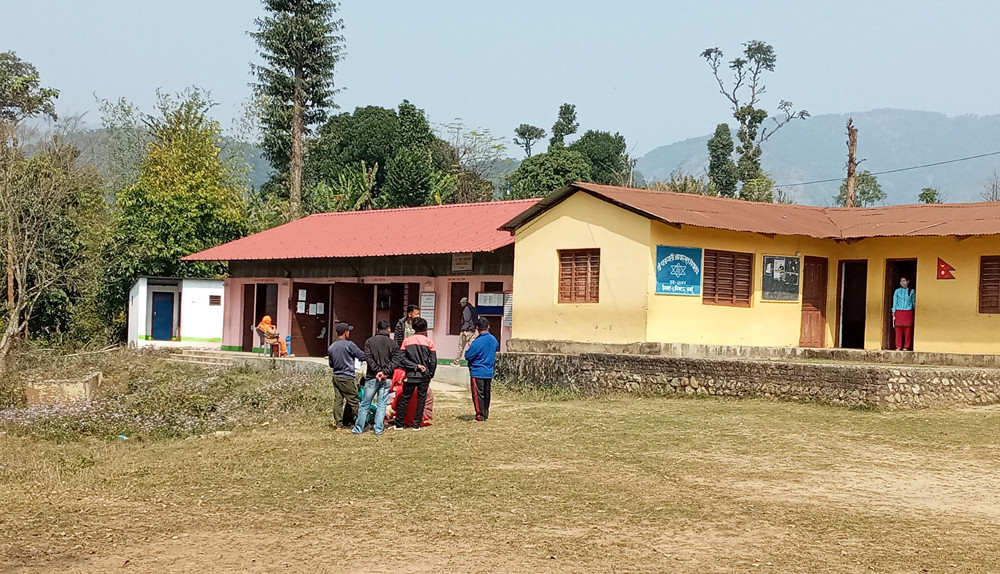 देवघाटमा आधारभूत विद्यालयभित्र वडा कार्यालय