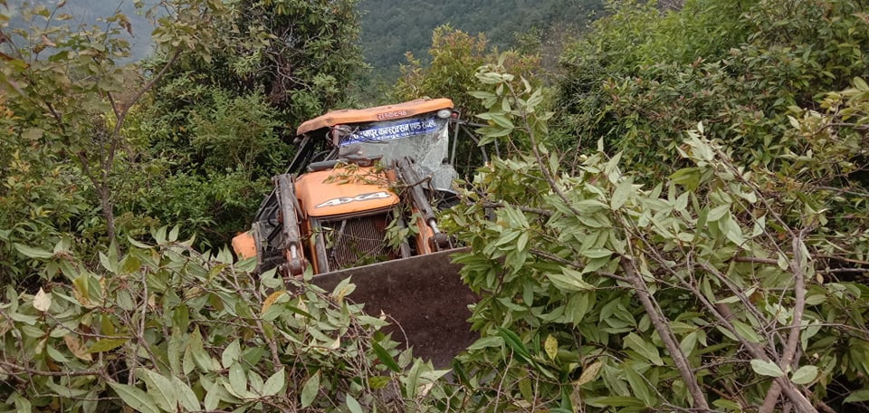 जेसीभी  दुर्घटना हुँदा सहचालकको मृत्यु