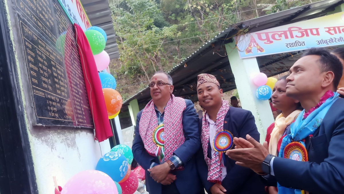 कांग्रेस केन्द्रिय सदस्य एवं पूर्व मन्त्री भण्डारीद्वारा पुलजीप युवा क्लबको नवनिर्मित कार्यालय भवन उद्घाटन 