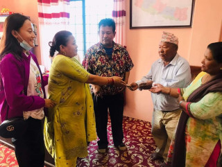 आँबुखैरेनीका मृगौला पिडित बिरामीलाई ४४ औं जन्मदिनको अवसरमा गुरुङद्वारा आर्थिक सहयोग