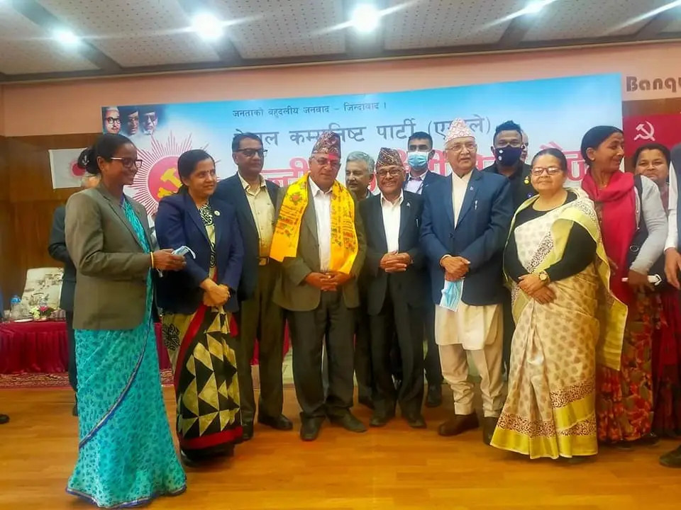 माओवादी केन्द्र चितवनका पुराना नेता खेमराज पौडेल एमालेमा प्रवेश