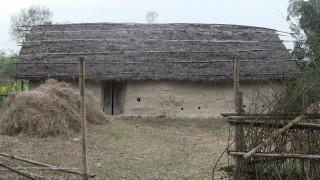 दाङमा थारु नमूना गाउँको घोषणा गर्दै बनाएका ५ वटा नमूना घर जीर्ण 