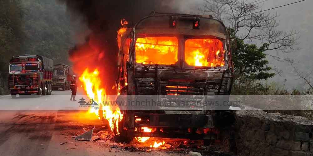 मुग्लिन–नारायणगढ सडकखण्डको सत्रकिलोमा एकाबिहानै ट्रकमा आगो लागेपछि...