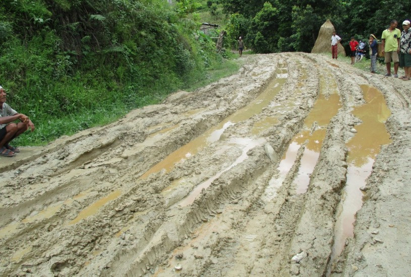 ३ किलोमिटर सडक बनाउन ४ वर्ष लाग्यो, तर सडक निर्माणको काम पूरा भएन 