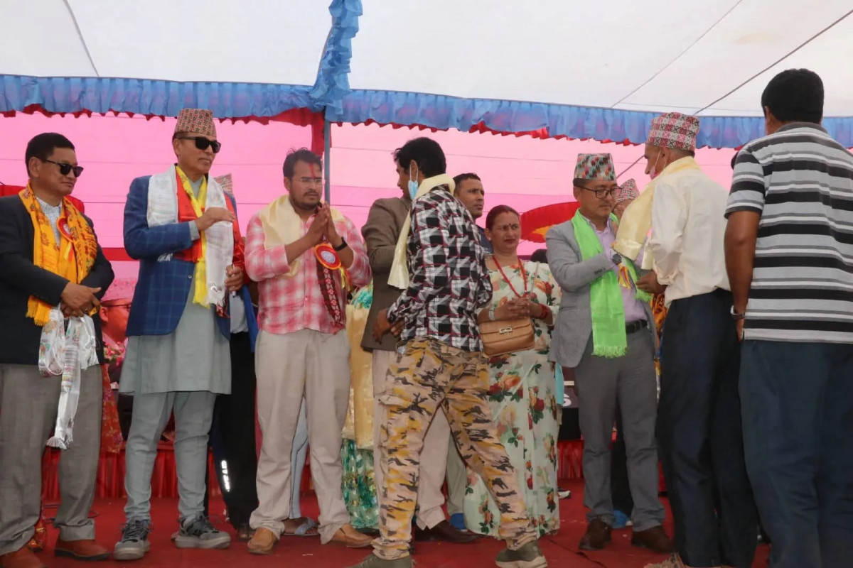 चितवनमा एकैदिन ३ हजार भन्दा बढि राप्रपामा प्रवेश, अध्यक्ष लिङ्देनले गरे स्वागत
