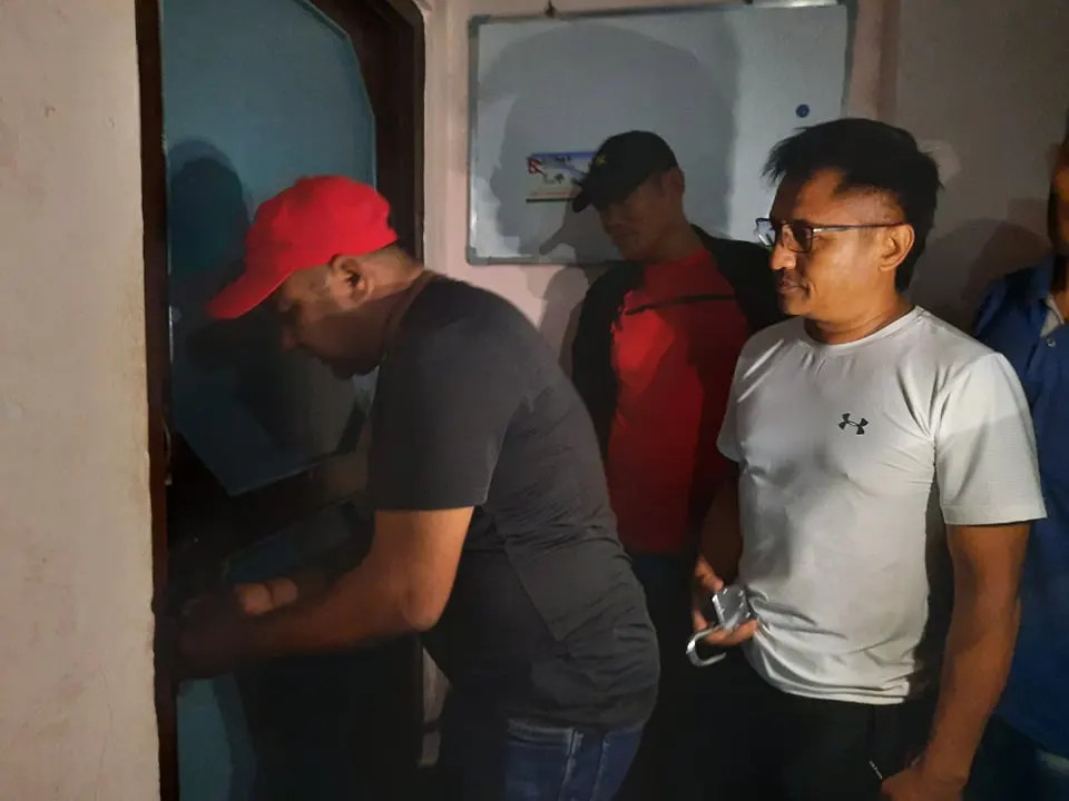भरतपुरको मेयर माओवादीलाई छाडेको भन्दै चितवन कांग्रेस सभापतिको कार्यकक्षमा असन्तुष्ट कार्यकर्ताले लगाए ताला