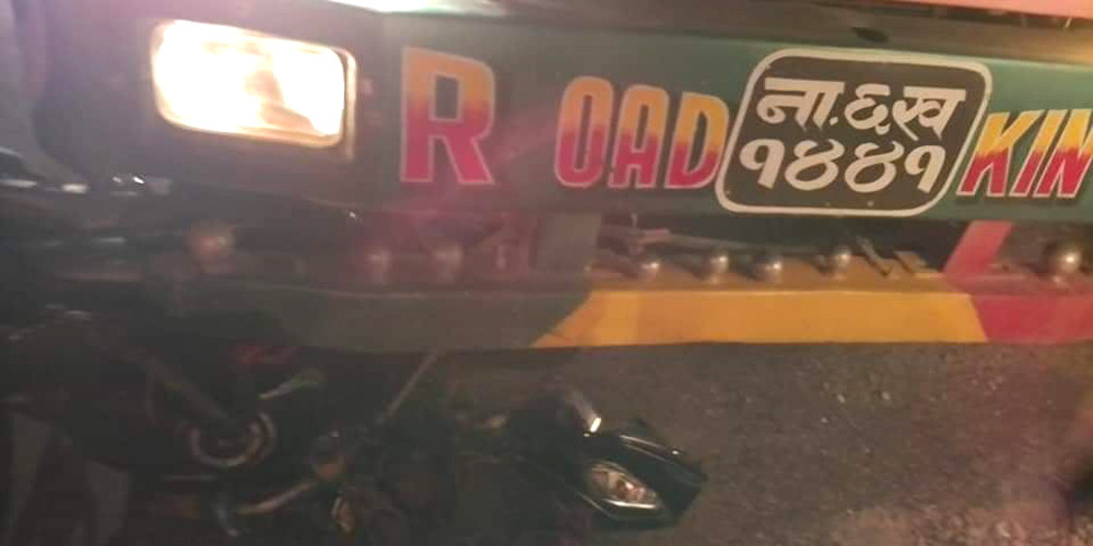 पूर्वी चितवनको खुरखुरेमा ट्रकले मोटरसाईकललाई ठक्कर दिदा ३ जना घाईते