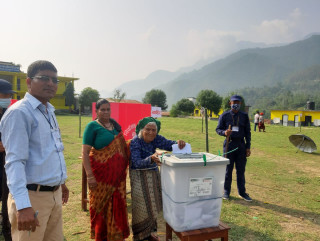 आँबुखैरेनीमा १०३ वर्षीया वृद्वाले गरिन् मतदान