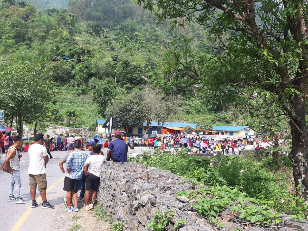 आँबुखैरेनीका मतदान केन्द्रहरुमा मतदाताको उत्साहजनक सहभागिता