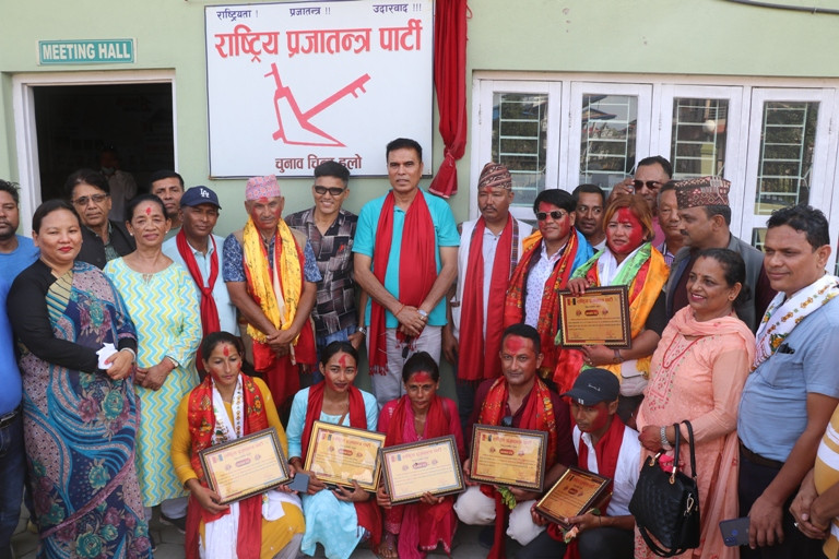 राप्रपा चितवनद्वारा राप्रपाबाट निर्वाचित भएका जनप्रतिनिधिलाई सम्मान