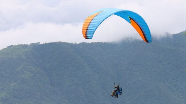 प्याराग्लाईडिङबाट खसेर स्याङ्जामा युवती घाईते 