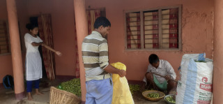 सिकारीकाे पासाेमा परी गम्भीर घाइते, न प्रहरीमा उजुरी पर्छ न आराेपी नै पक्राउ पर्छन