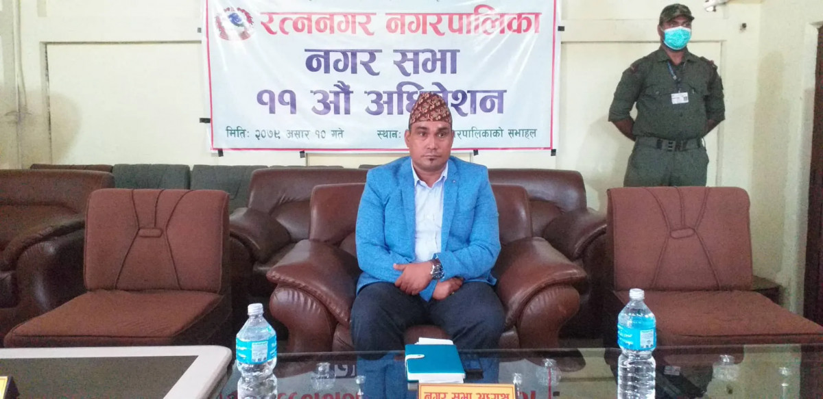 रत्ननगरको नगरसभा एमालेका जनप्रतिनिधिद्वारा बहिस्कार, मेयरले एकलौटी गरेको आरोप
