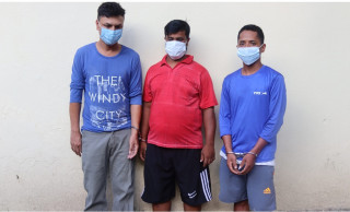 इच्छाकामनाबाट नारायणगढतर्फ गोरुको मासु र खुट्टा लिएर जादै गर्दा जुगेडीमा अटोसहित ३ जना पक्राउ