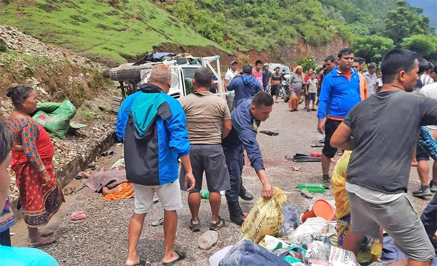 प्युठानमा स्वर्गद्वारी मन्दिर दर्शन गरेर फर्कदै गरेको जीप दुर्घटना, १ जनाको मृत्यु 
