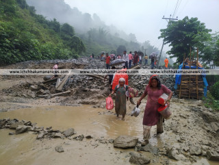 मुग्लिन–नारयणगढ सडक खण्डको केराबारीमा पहिरोले पारेको वितण्डाको तस्विरहरु (फोटो फिचर)