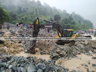 बर्खामा सँधै खस्ने मुग्लिन-नारायणगढ सडकको पहिरो