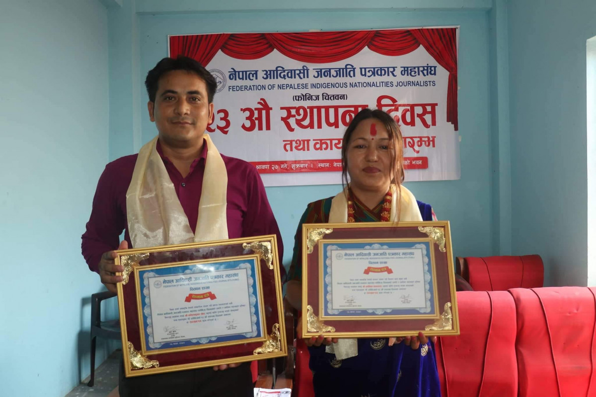 फोनिजको वार्षिकोत्सवमा दुई सञ्चारकर्मी सम्मानित