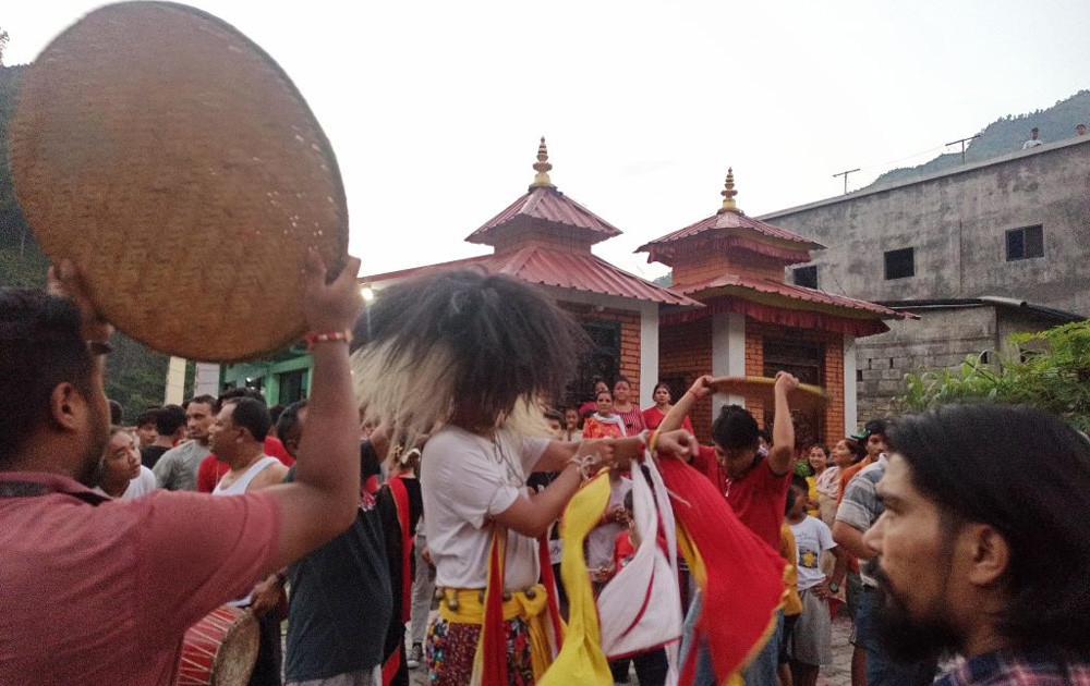मुग्लिनका नेवार समुदायले पनि धुमधामका साथ गाईजात्रा मनाए