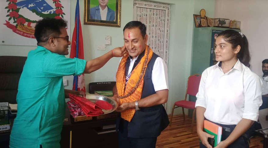 राप्ती नगरपालिकाद्वारा सरुवा भै आएका नयाँ प्रशासकीय अधिकृत सुकदेव लम्साललाई स्वागत