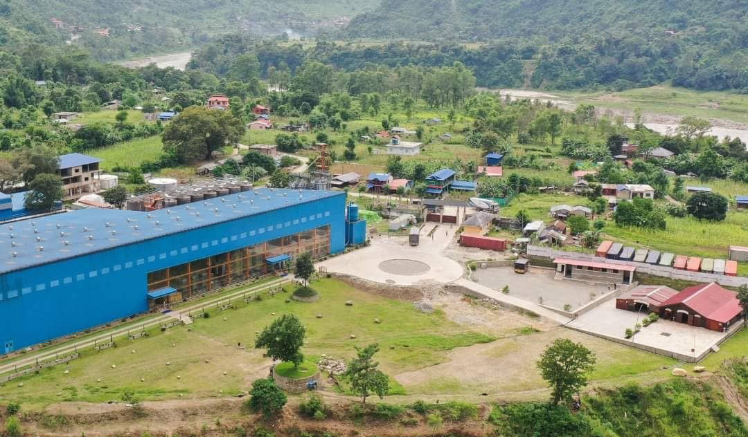 कुरिनटार स्थित बाह्रसिंगे बियर फ्याक्ट्रीका म्यानेजर माथि स्थानीय युवाद्वारा आक्रमण, ३ जना पक्राउ