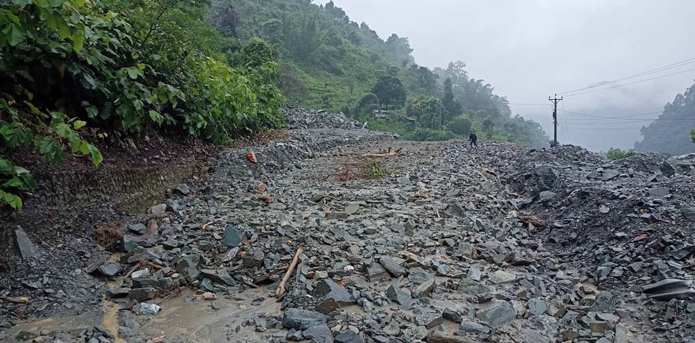 नारायणगढ–मुग्लिन सडकखण्डको पहिरो अपडेट : तत्काल सडक खुल्ने सम्भावना छैन