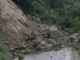 सिद्धार्थ राजमार्गको पाल्पा खण्डमा यातायात आवागमन ठप्प