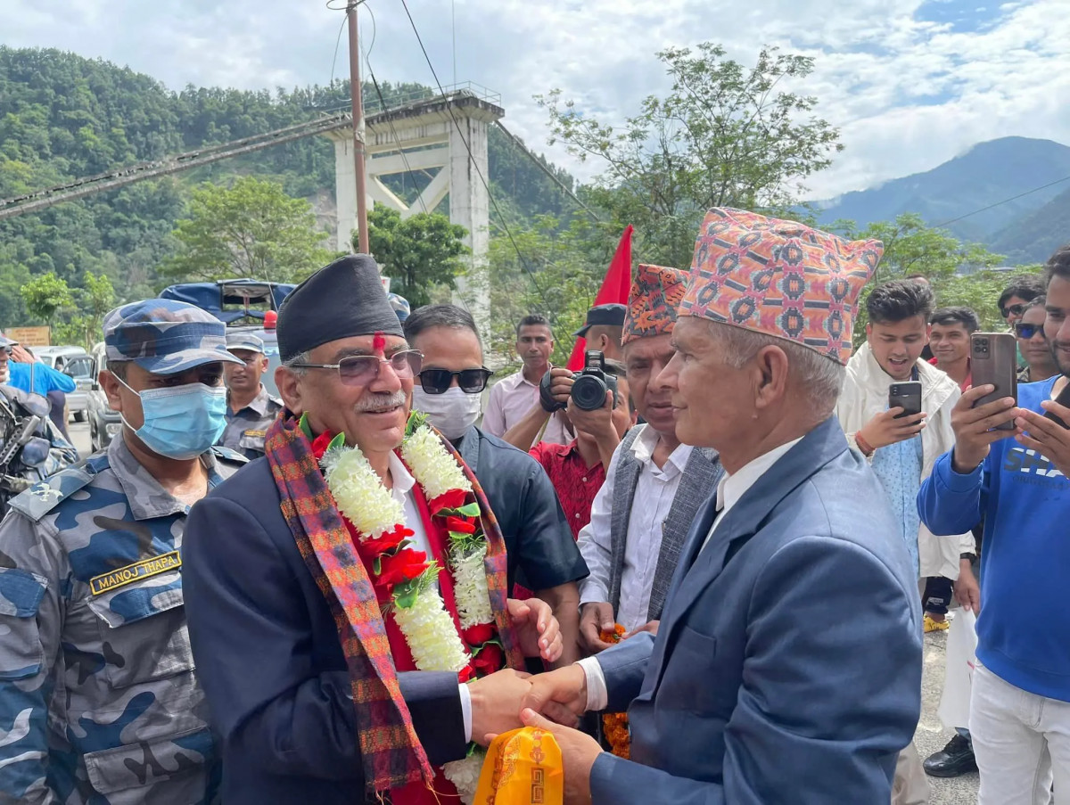 मनोनयन दर्ता गर्न प्रचण्ड गोरखा आईपुगे