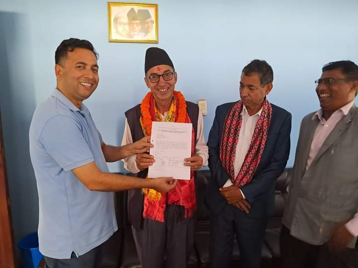 चितवन २ को प्रदेश 'क' मा एमालेबाट इच्छाकामनाका कृष्ण सिलवालले गरे उम्मेदवारी दर्ता