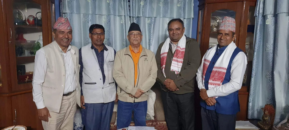 चितवनमा रित्तिदै माओवादी केन्द्र, जिल्ला सहइन्चार्ज रमेश रेग्मी र प्रेस सेन्टरका केन्द्रीय सचिव प्रल्हाद पोखरेल एमालेमा प्रवेश