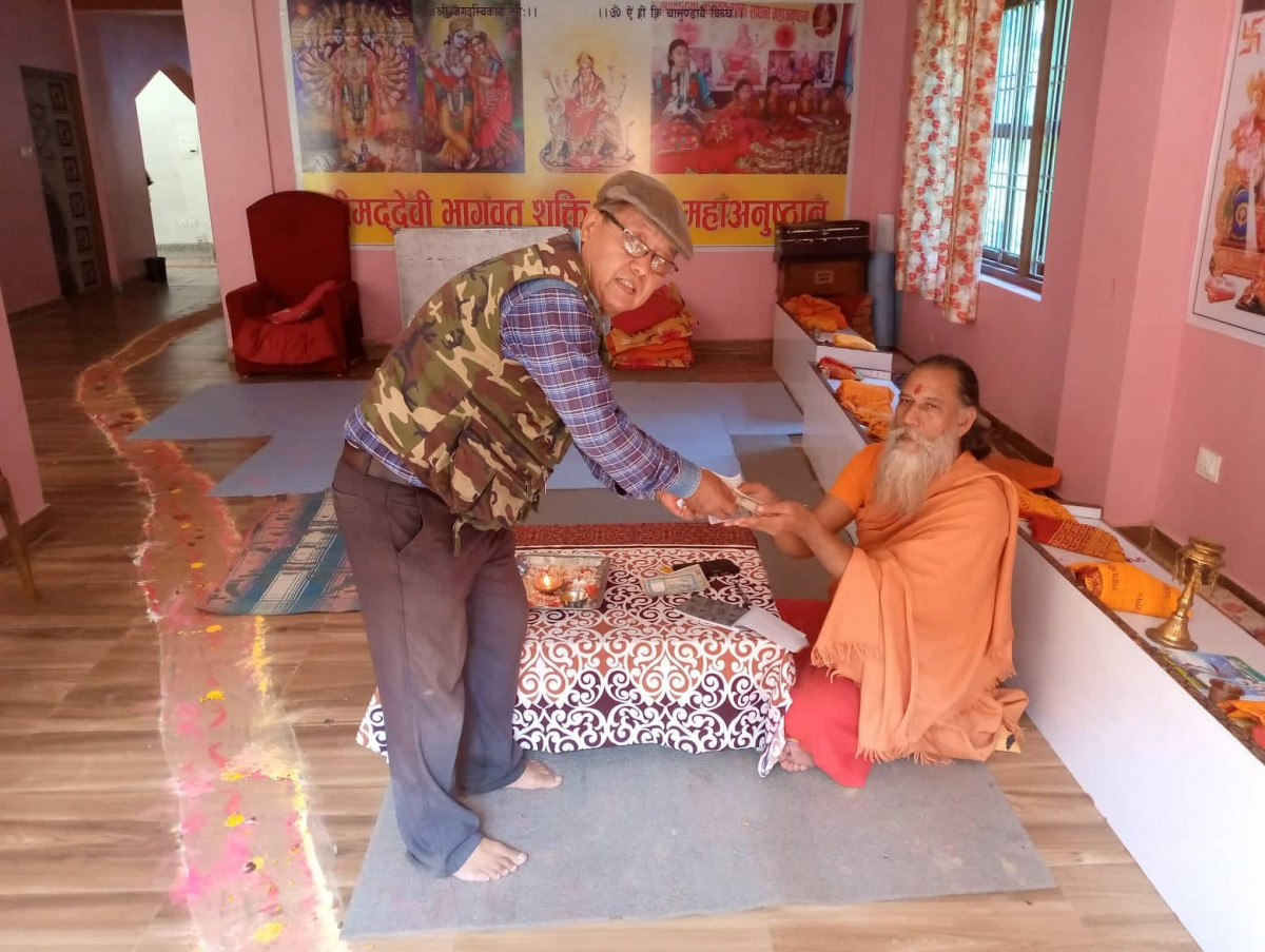 समाजसेवी भिम गुरुङद्वारा छोराको स्वर्गारोहणको वार्षिक पुन्य तिथिमा अनाथलाई भोजन तथा आर्थिक सहयोग प्रदान