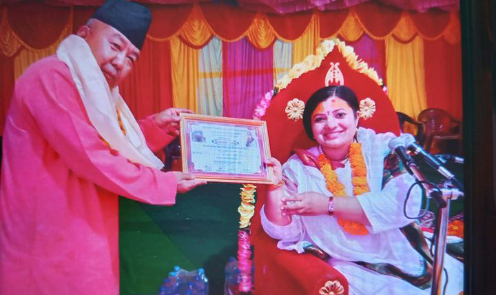 त्रिवेणी भगवती माईको प्राङ्गणमा कथा वाचन सुरु, पहिलो दिन मनकामनाका मूल पूजारी इन्सान थापाद्वारा ५३ हजार नगद दान