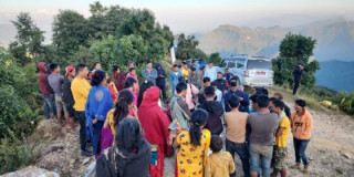 इच्छाकामना गाउँपालिकाको पहाडी क्षेत्रमा पनि रवि लामिछानेको क्रेज, सेल्फी खिच्नेहरुको भीड