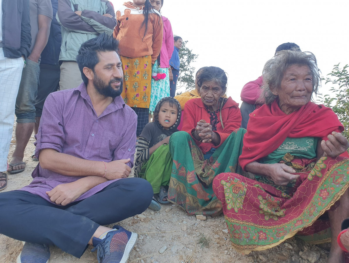 इच्छाकामनाको विकट गाउँ पुगेर रवि लामिछानेले भने ‘अभावमा बाँचेका नागरिकको आर्शिवाद पाएँ’