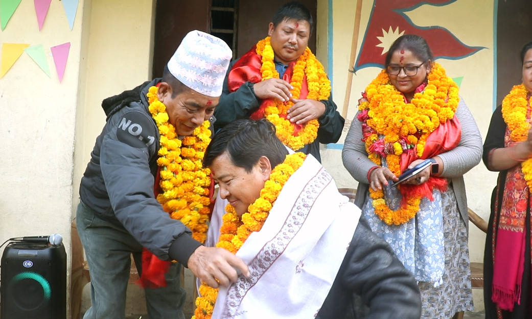इच्छाकामना गाउँपालिका अध्यक्ष दान बहादुर गुरुङलाई पूर्व कार्यरत विद्यालयबाट विदाई र सम्मान