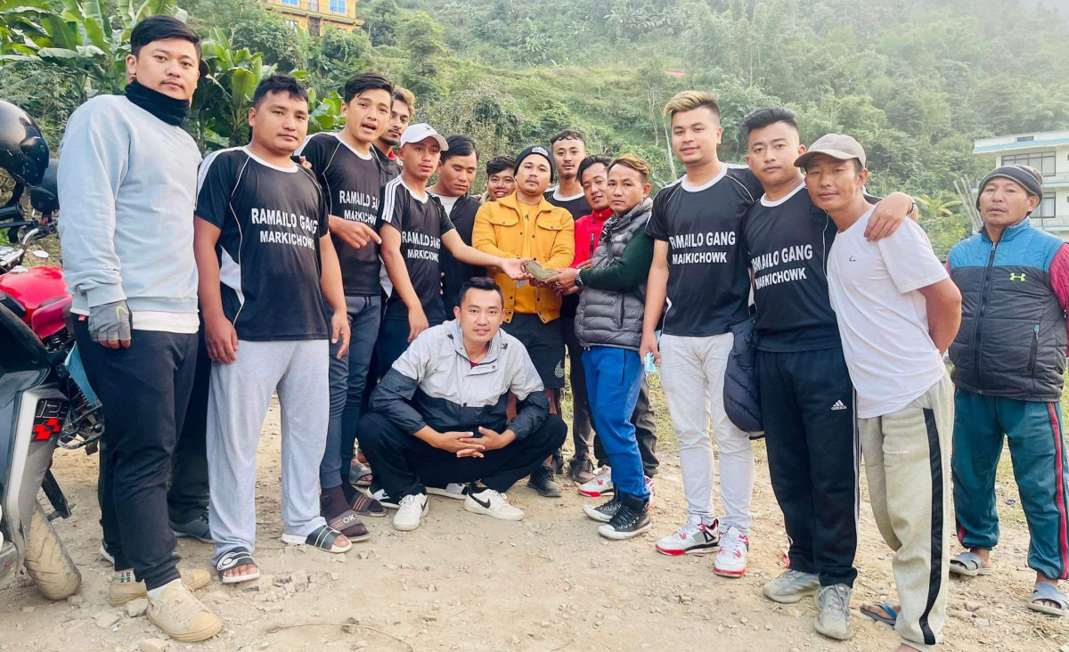 रमाईलो ग्याङ्ग र मार्किचोक युवा क्लवद्वरा आँबुखैरेनीका मृगौंला पिडीत बिरामीलाई आर्थिक सहयोग 