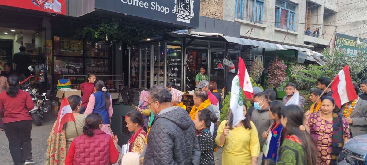 इच्छाकामनाका विभिन्न स्थानमा गठबन्धनको उम्मेद्वारहरु घरदैलोमा