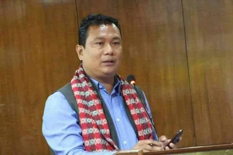 मोरङमा माओवादी उम्मेदवार अमनलाल मोदीलाई प्रश्न गर्ने विद्यार्थी कुटिए