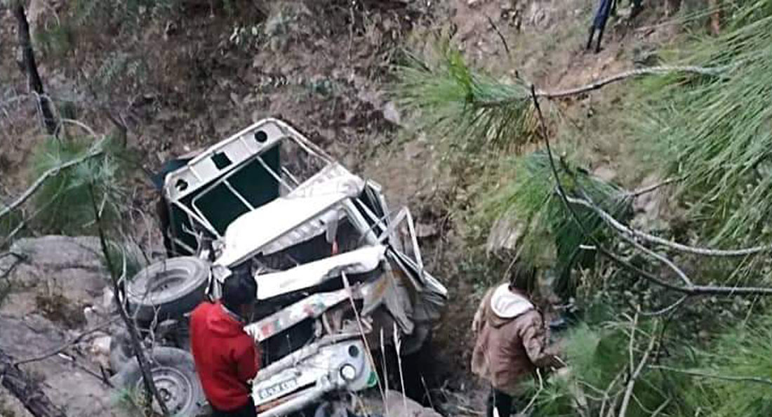 बैतडीमा मतपेटिका पुर्‍याएर फर्किएको प्रहरी सवार जिप दुर्घटना, तीन जनाको मृत्यु