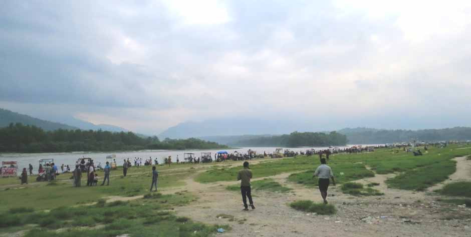 फोहोर पुरेर चितवन महोत्सव गर्न लागिएको भन्दै अभियन्ताहरुले विरोध स्वरुप महानगरअगाडि आज धर्ना दिने