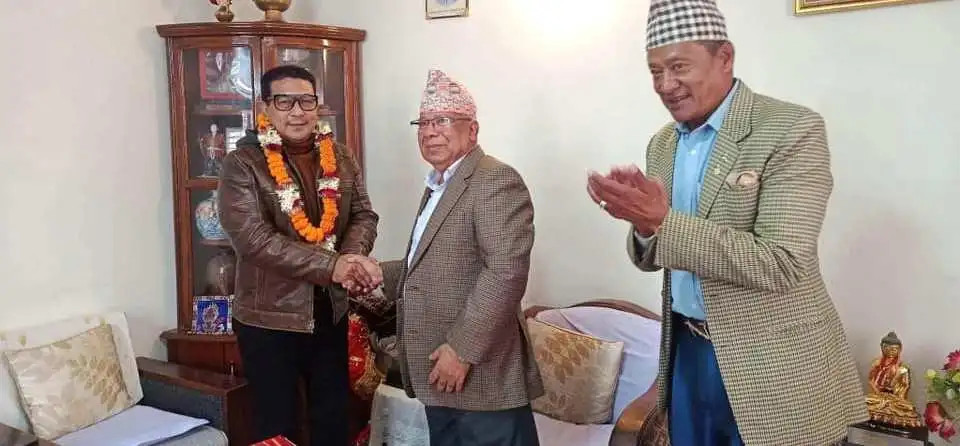 गण्डकी प्रदेशका स्वतन्त्र सांसद दिपक मनाङे माधव नेपालको समाजवादी पार्टीमा प्रवेश