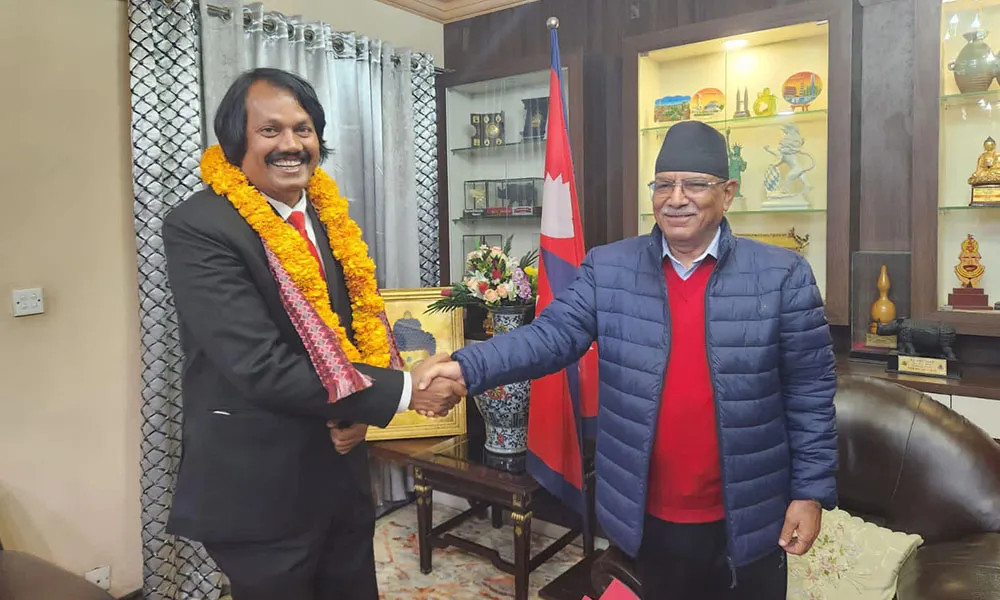प्रधानमन्त्री बन्न ‘गोप्य’ भेटवार्ता तीव्र पार्दै प्रचण्ड