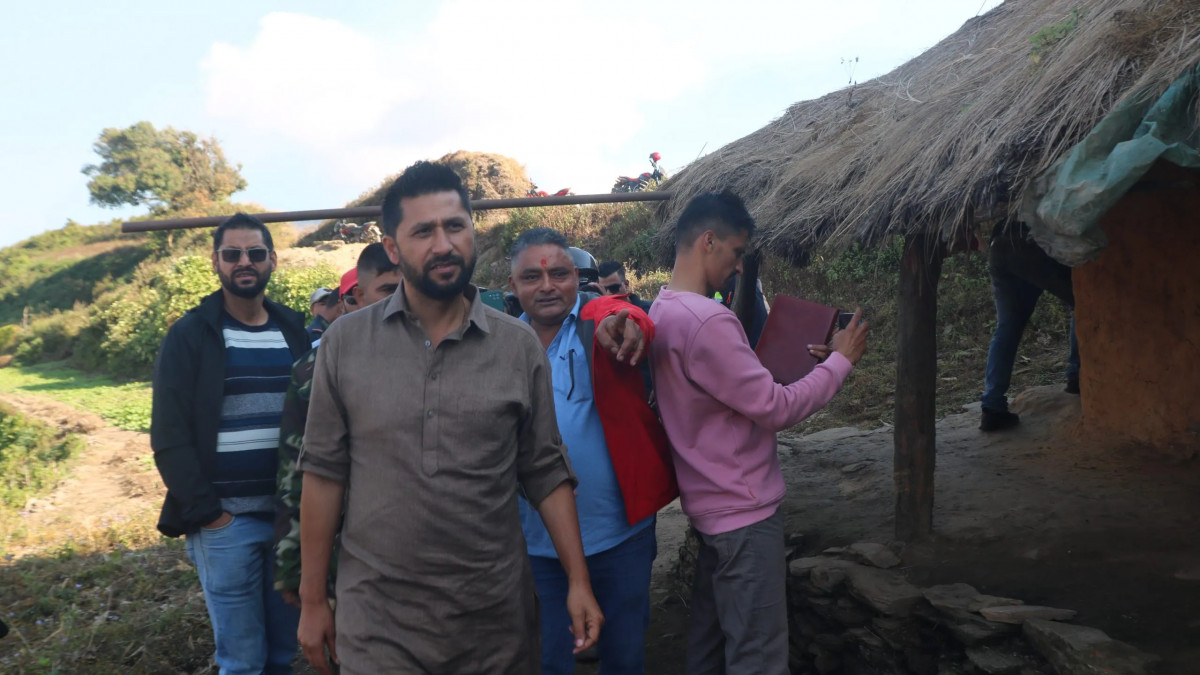 जनताको समस्या बुझ्न इच्छाकामनाको गाउँमा पुगे सांसद रवि लामिछाने