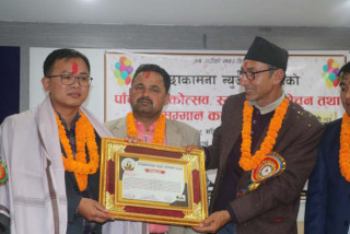 प्रथम शहिद लखन थापा मगरबारे अनुसन्धान गरिरहेका शोधकर्ता जीवन आले मगर इच्छाकामना न्युज सम्मानबाट सम्मानित
