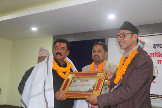 चितवनका पुराना पत्रकार रोहिणीप्रसाद त्रिपाठी इच्छाकामना न्युज सम्मानबाट सम्मानित