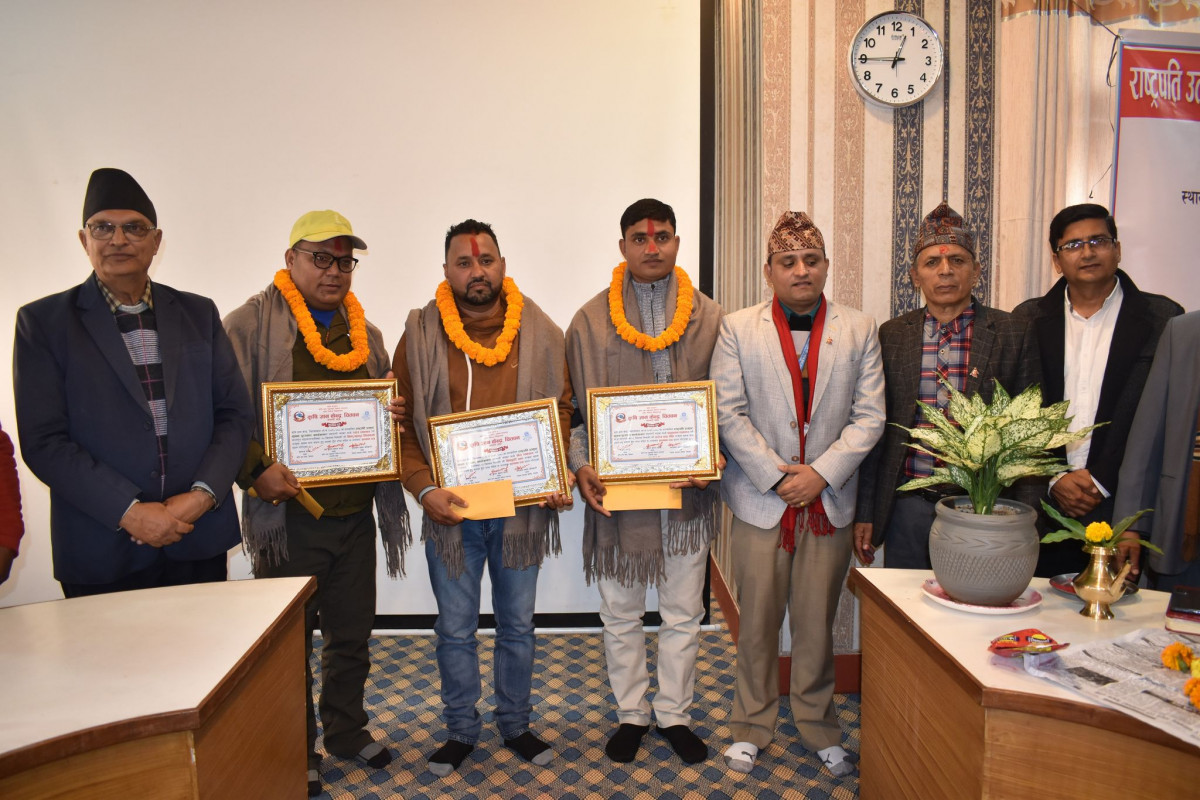 चितवनका तीन कृषक नगदसहित पुरस्कृत