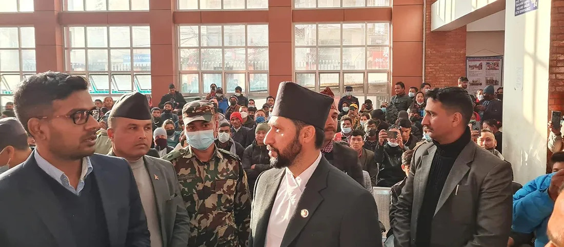 कार्यविधिविपरीत खटिएका सुरक्षाकर्मी फिर्ता गर्ने गृहमन्त्री रबि लामिछानेको निर्णय एक सातापनि टिकेन